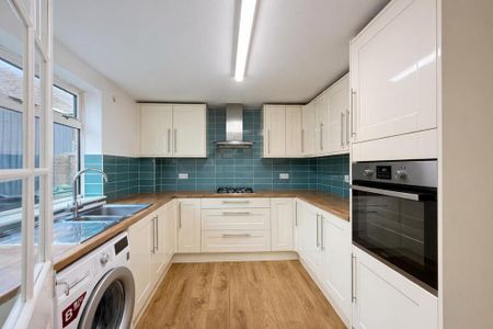 3 bedroom semi-detached house to rent - Photo 5