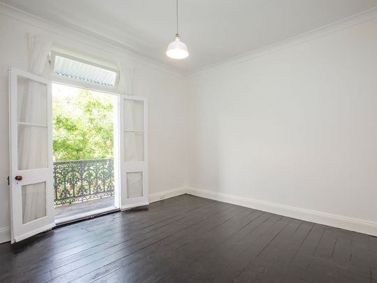 Light & Airy 2 Bedroom home in the Heart of Erskineville! - Photo 1