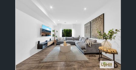 Modern Elegance Meets Energy Efficiency in Clyde North Just a 5-minute walk to Ramlegh Park Primary School - 31 Westbourne Street, Clyde North VIC - Photo 2