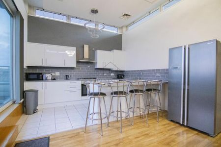 3 bedroom penthouse to rent - Photo 2