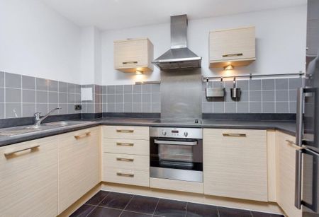 3 bedroom flat to rent - Photo 3