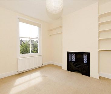 4 bedroom in Islington - Photo 1