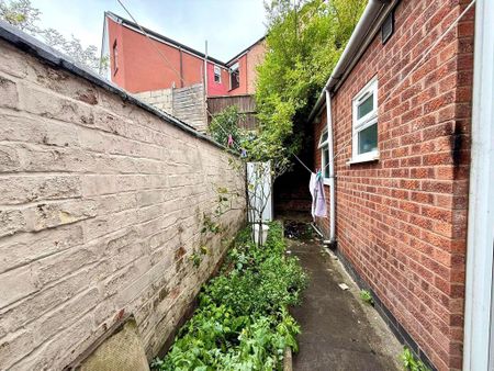3 bedroom terraced house to rent - Photo 2