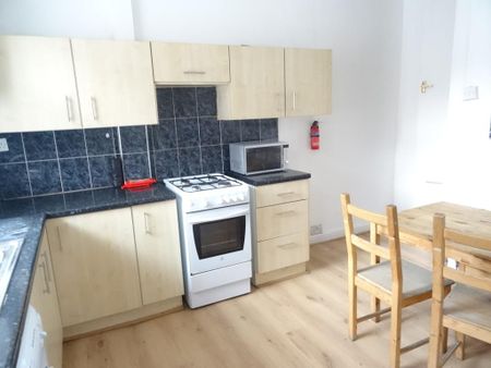 3 bedroom terraced house to rent - Photo 4