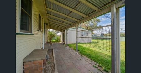 4 Helen Avenue, Armidale, NSW 2350 - Photo 3