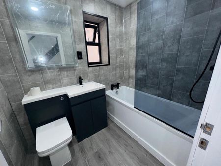 4 bedroom detached house to rent - Photo 2