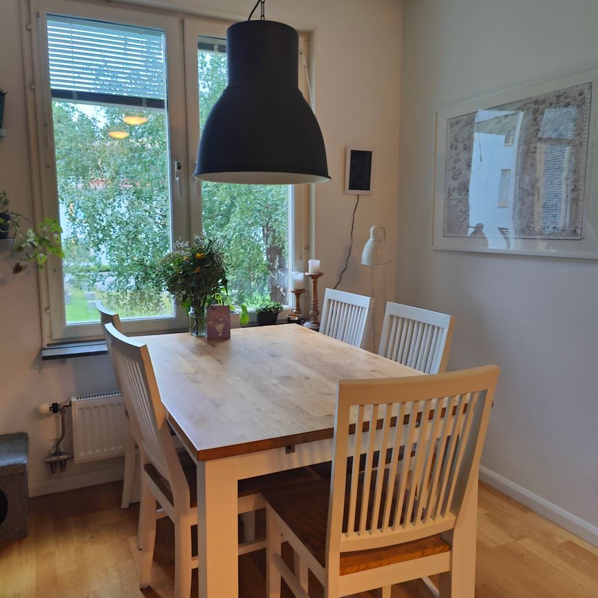 Aprikosgatan, Hässelby - Photo 1
