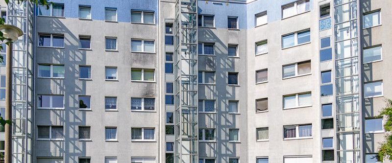 Wir sanieren für Sie: 2-Zimmerwohnung mit Balkon und Aufzug! - Photo 1