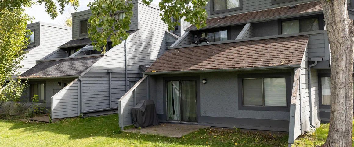 Queen's Park Townhomes — 3 bedroom - Photo 1