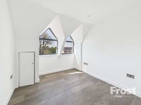 The Broadway, Farnham Common, Slough,SL2 - Photo 3