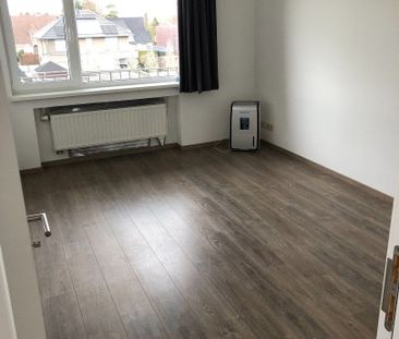 Goed gelegen, energiezuinig 3 slaapkamer-appartement met terras - Photo 3