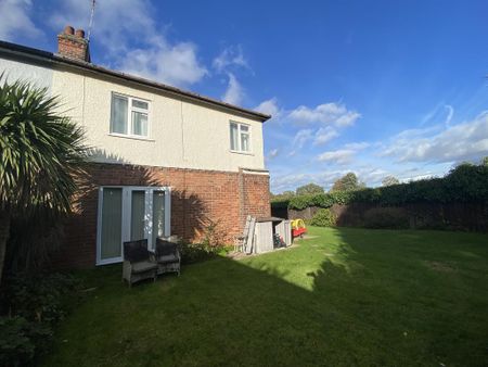 3 bedroom semi-detached house to rent - Photo 2