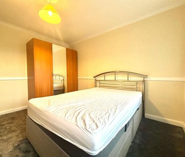 3 bedroom house - semi-detached - Photo 2