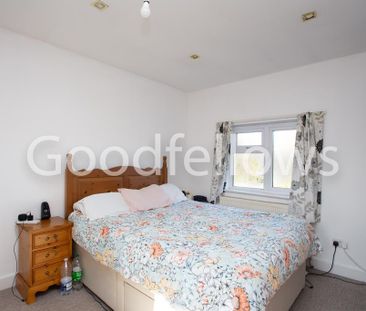 4 bedroom semi-detached house to rent - Photo 4
