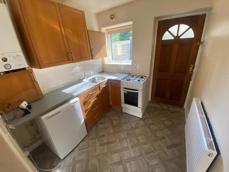 2 bedroom end of terrace house to rent - Photo 5