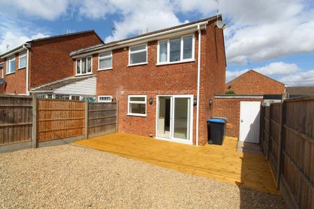 2 bedroom end of terrace house to rent - Photo 2