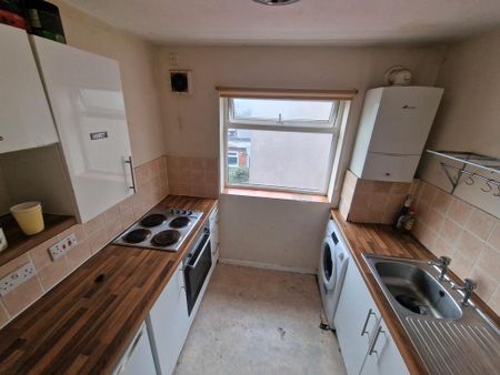 2 bedroom flat to rent - Photo 3