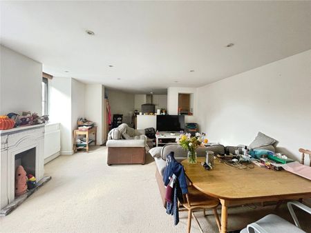 Darville House, Oxford Road East, Windsor, Berkshire, SL4 1EF - Photo 2