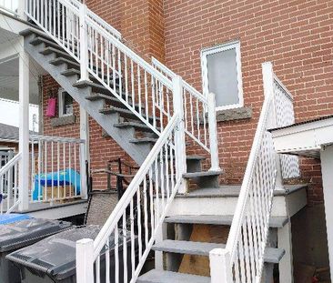 À St Jérôme haut de duplex 5 1/2..3 chambres près de la gare et cen... - Photo 4