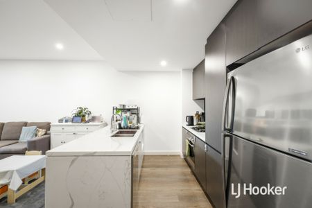 3 Bedroom + Study Apartment - Great Location! - Photo 4