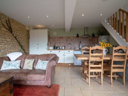 2 Upper Fields Farm, Moreton in Marsh, GL56 9AB, Moreton-In-Marsh - Photo 3