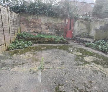 2 bedroom ground floor flat to rent - Photo 2