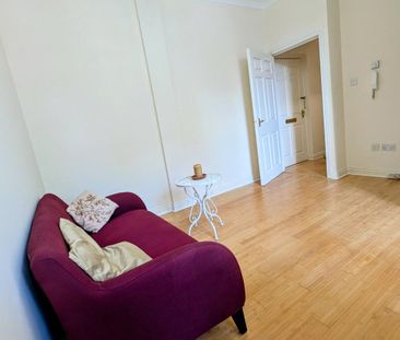 2 bedroom property to rent - Photo 1