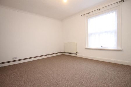 2 bedroom end of terrace house to rent - Photo 3