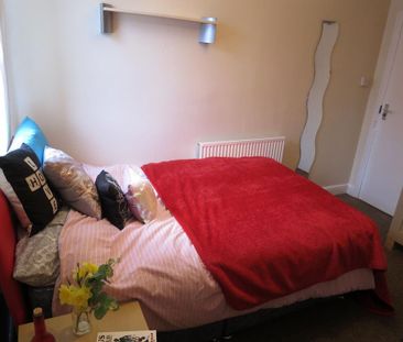 6 bedroom house to rent - Photo 2