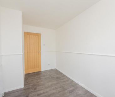 3 bedroom end of terrace house to rent - Photo 3