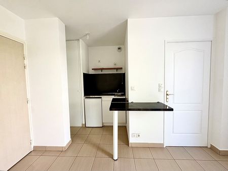 Location Appartement 1 pièce 23m² - Photo 2