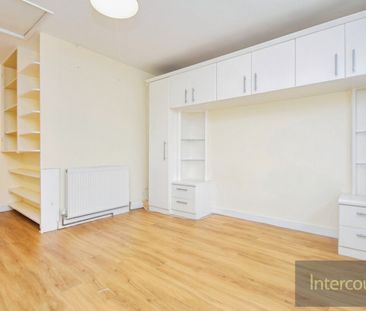 Plantation Close, CB11, Saffron Walden - Photo 3