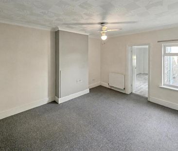 4 bedroom semi-detached house to rent - Photo 5