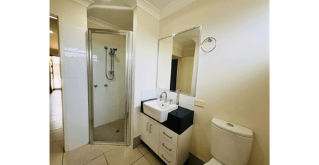 SPACIOUS & MODERN TOWNHOUSE - AVAILABLE NOW - Photo 5