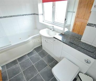 3 bedroom detached house to rent - Photo 4