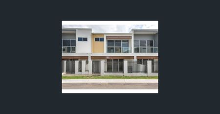 Spacious 3 Bedroom Villa in Gorgeous Emerald Lakes! - Photo 4