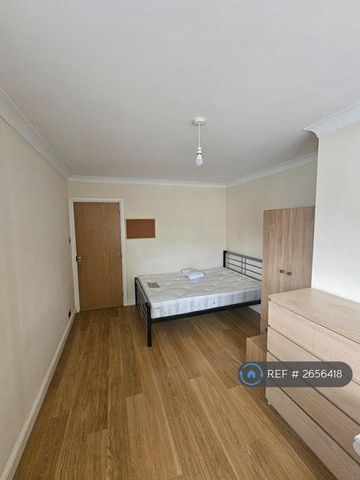 4 bedroom detached house to rent - Photo 5