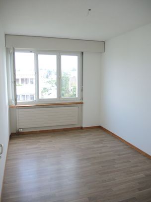 Familienfreundliche Wohnung mit Balkon zu vermieten! - Photo 1