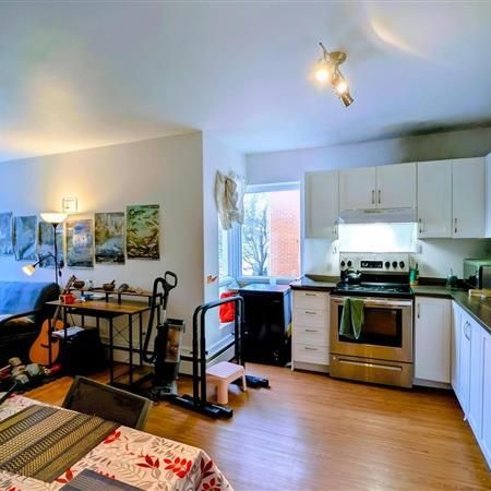 Immeuble - 560 Jacques-Cartier 4 ½ – Spacieux Et Lumineux - Photo 1