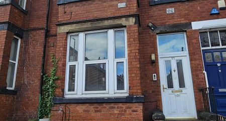Flat 3, Brudenell Road, Hyde Park, Leeds, LS6 1JD - Photo 2