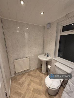 4 bedroom terraced house to rent - Photo 1