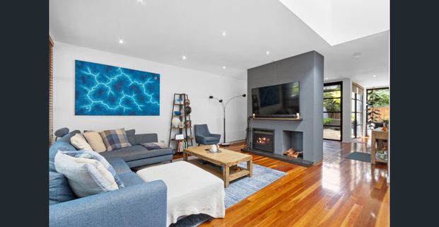 BRILLIANT INNER-CITY TOWN RESIDENCE - Photo 1