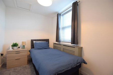 4 bedroom flat to rent - Photo 3