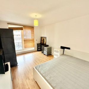 1 bedroom in a flat share to rent - Photo 2