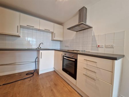 Lord Street, Leigh WN7, London - Photo 2