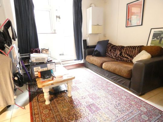 Studio Flat, Albion Road, N16 - Photo 1