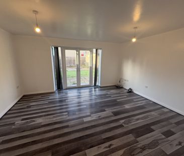 4 bedroom semi-detached house to rent - Photo 1