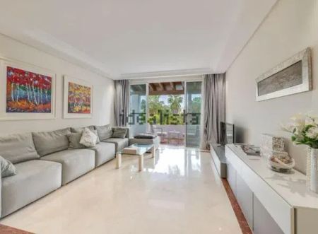 Alquiler de dúplex en Calle Isabel de Farnesio - Photo 3