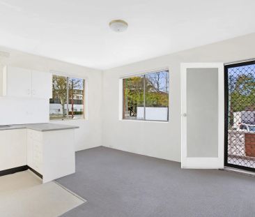 Sunbathed 1 bedroom Apartment Moments From Banksmeadow Shops - Photo 2