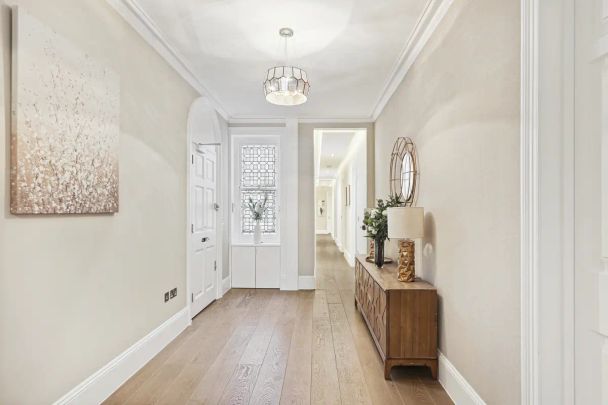 5 bedroom flat in Chelsea - Photo 1